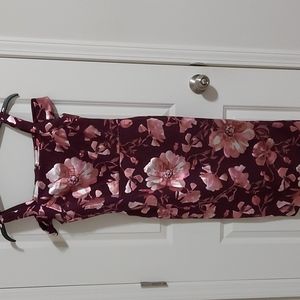 NWT Weslee Rose Floral sheath dress Size 4, Color Wine